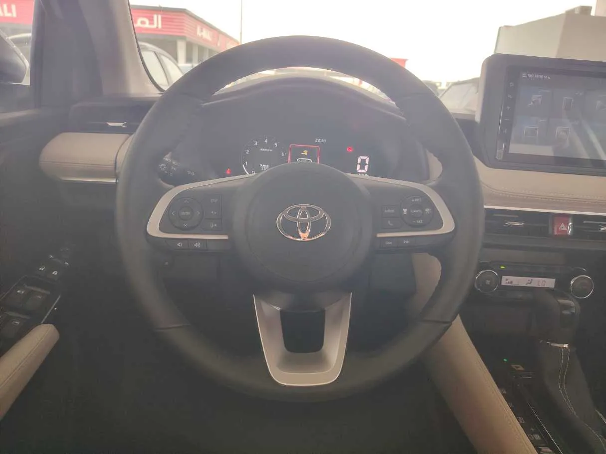 Car image 25