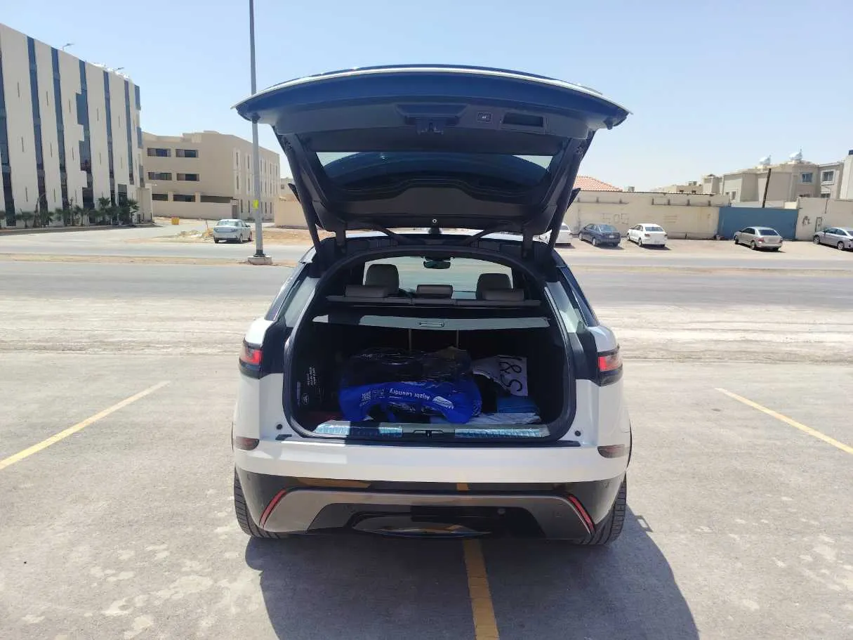 Car image 25