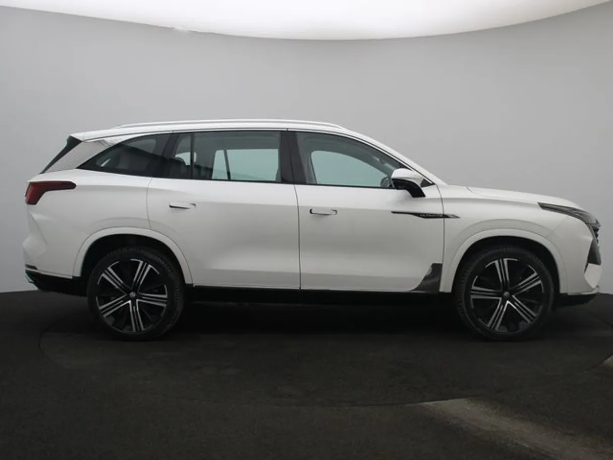 Car image 13
