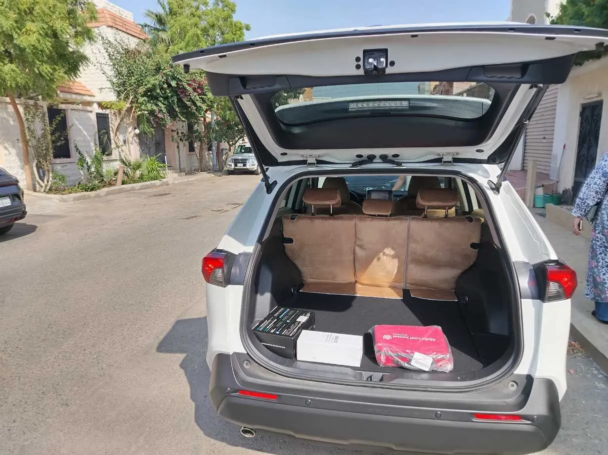 Car image 27