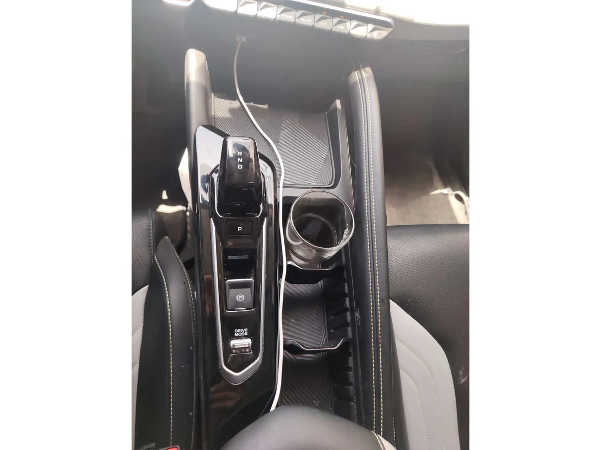 Car image 19