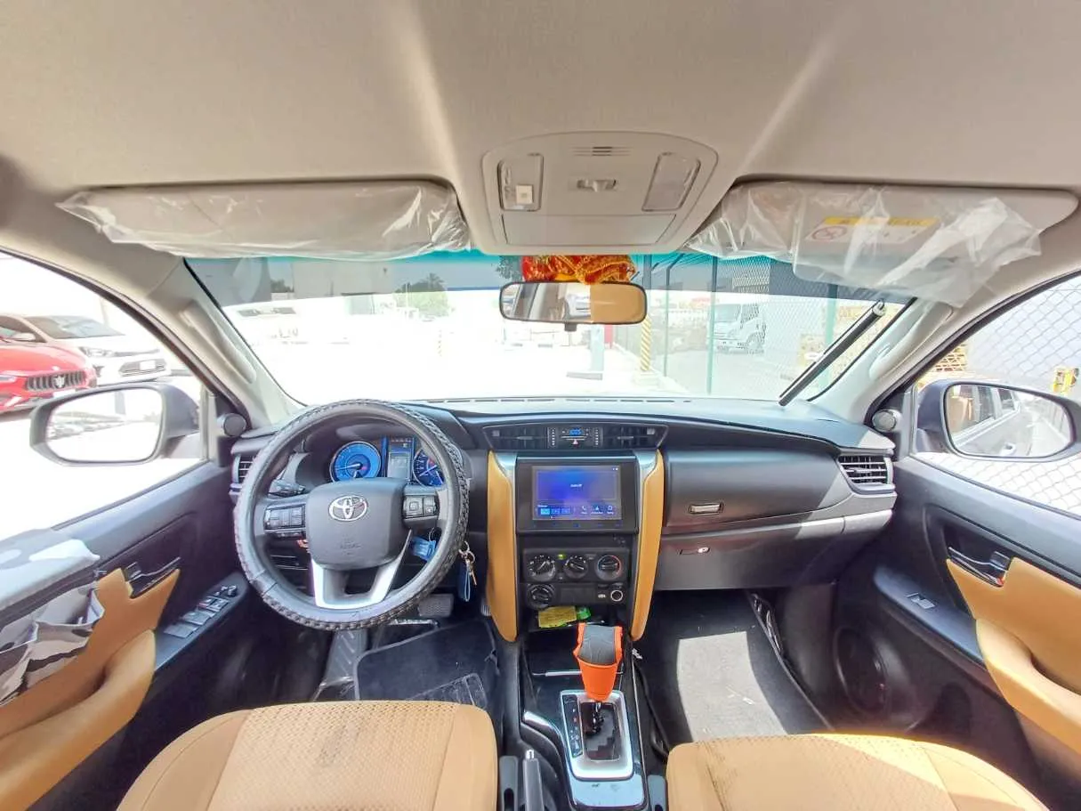 Car image 17