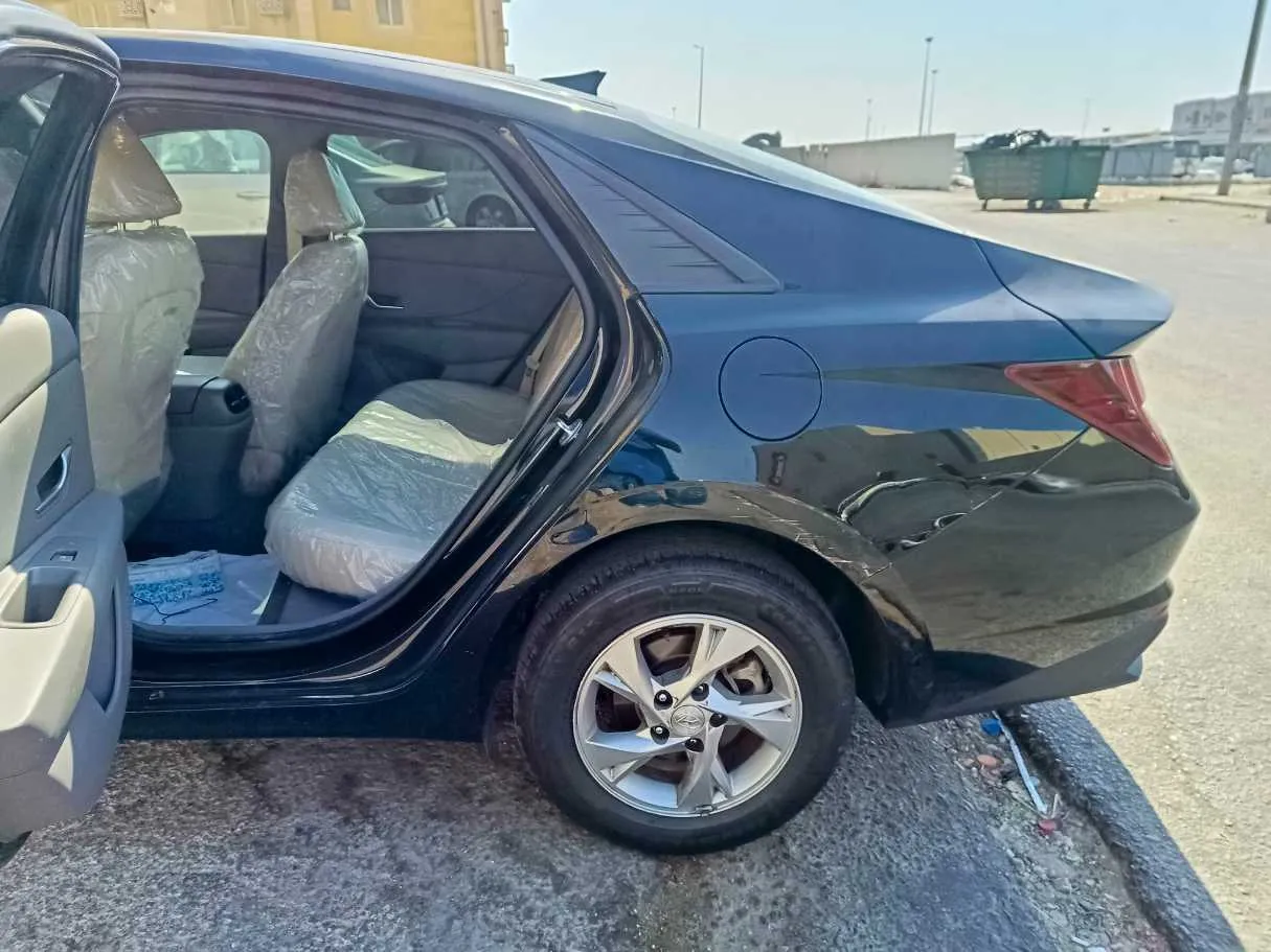 Car image 16