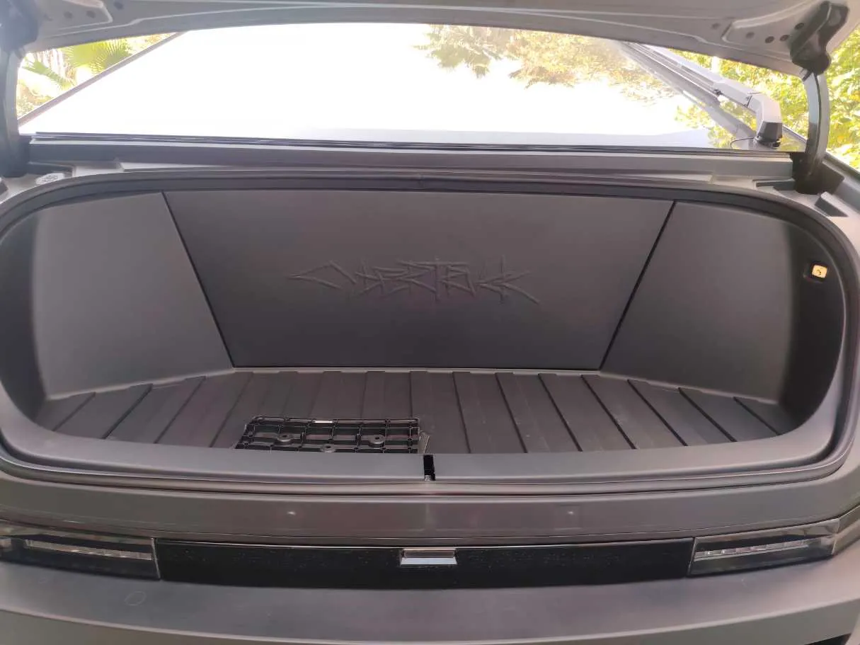 Car image 30
