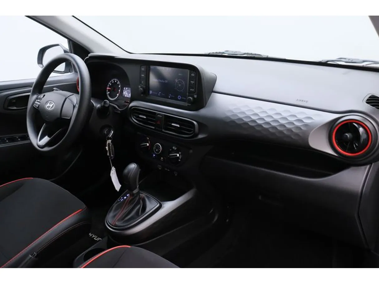 Car image 10