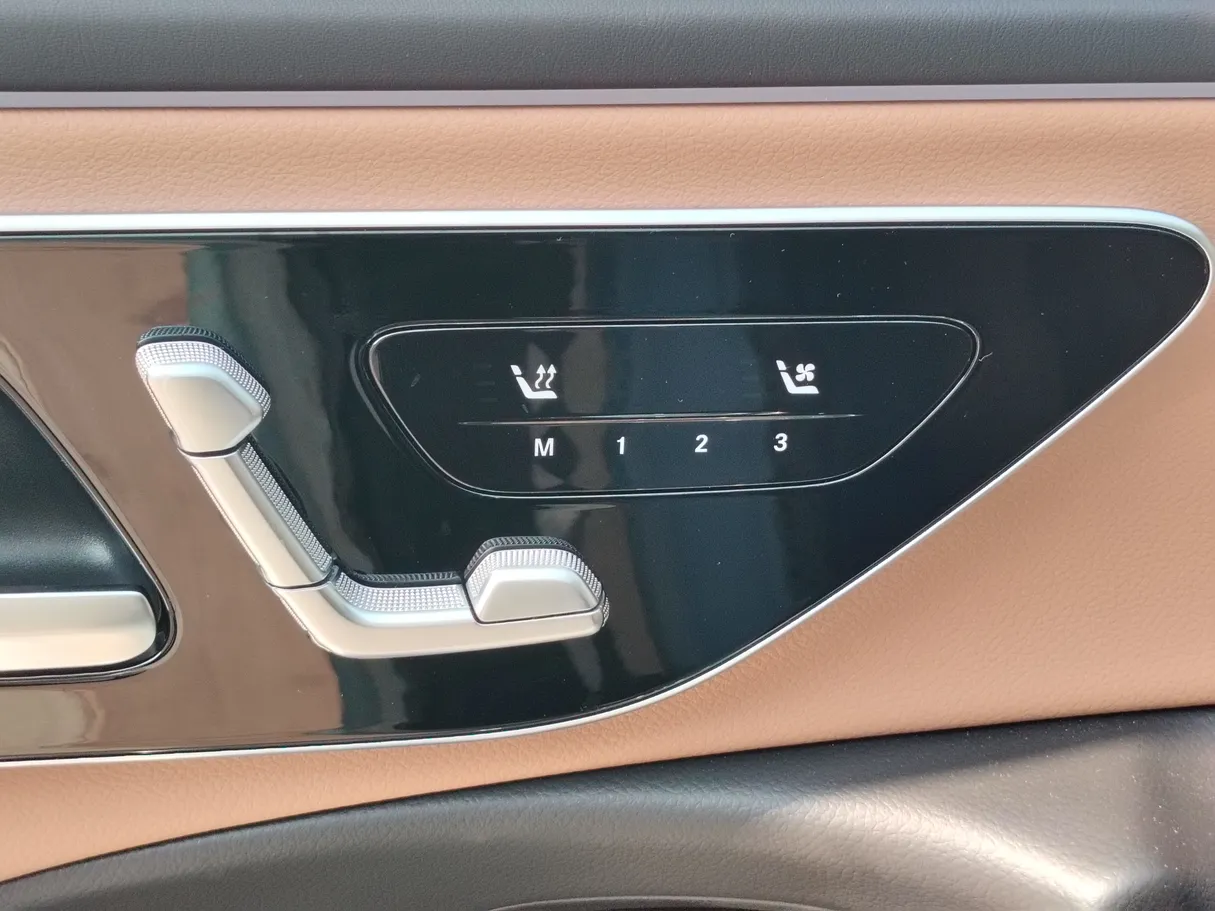 Car image 37