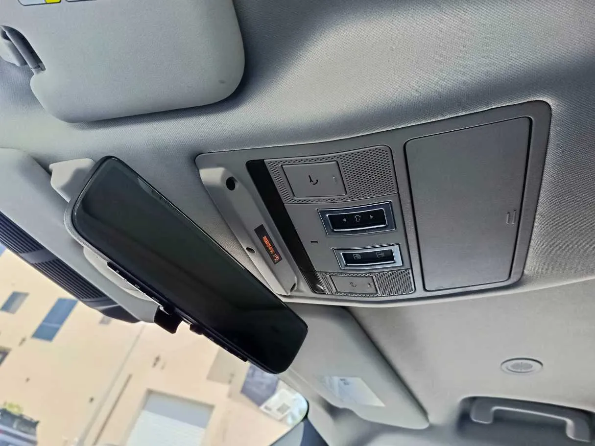 Car image 35