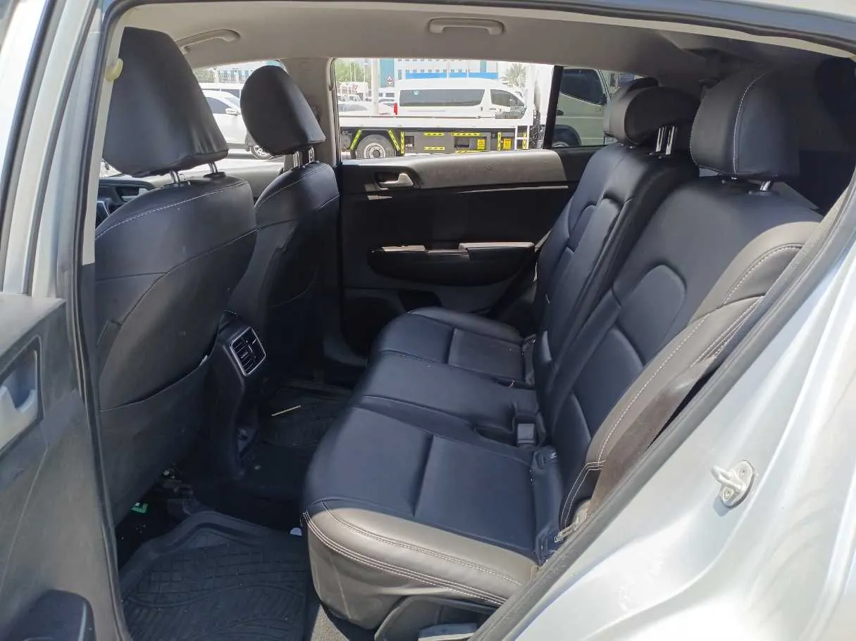Car image 13