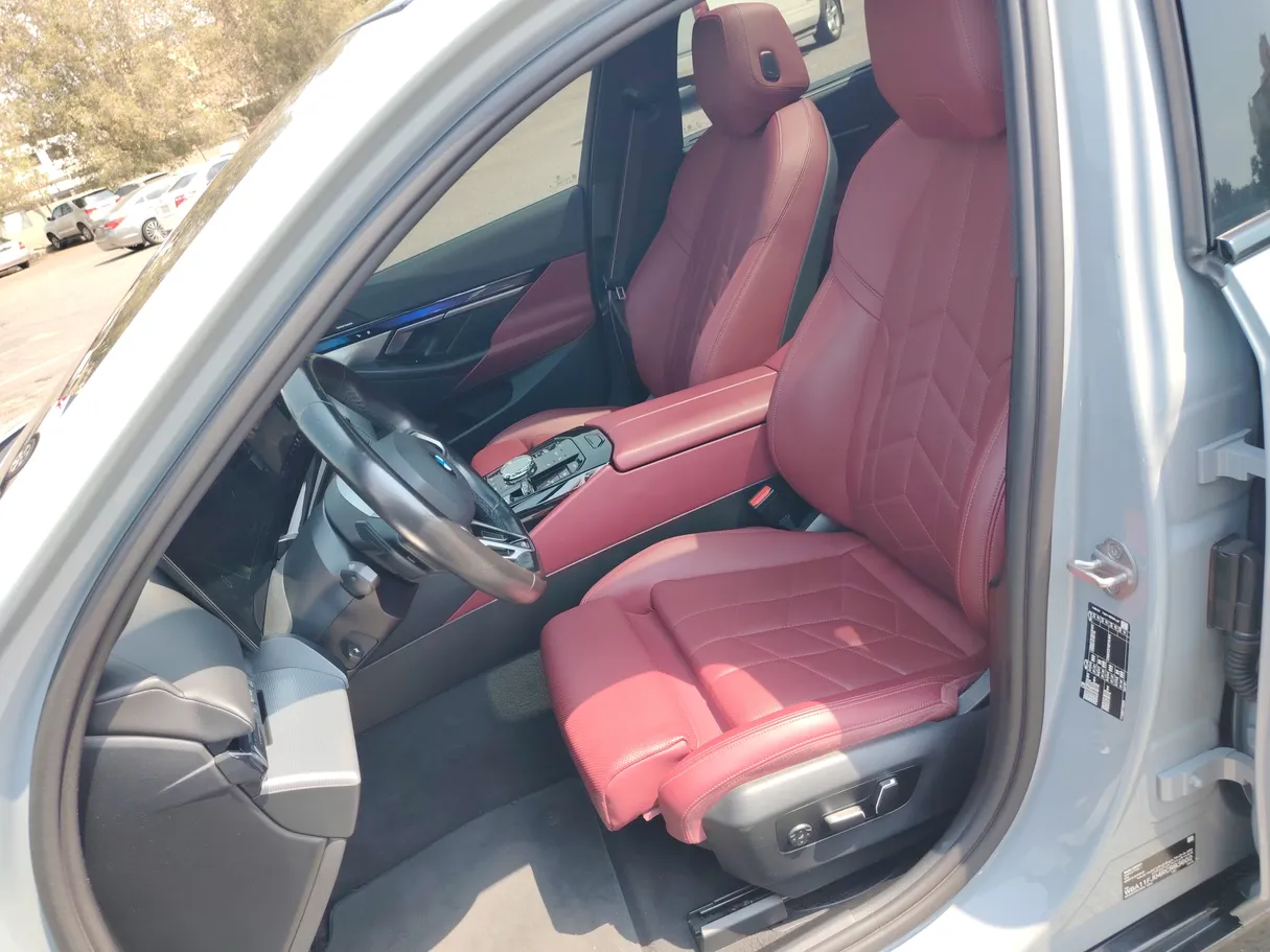 Car image 13