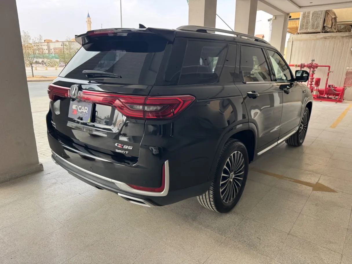 Car image 5