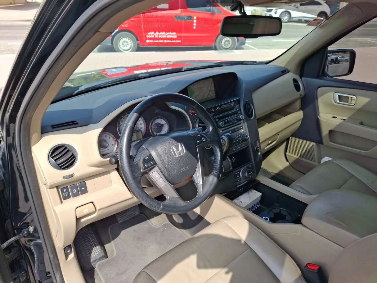 Car image 11