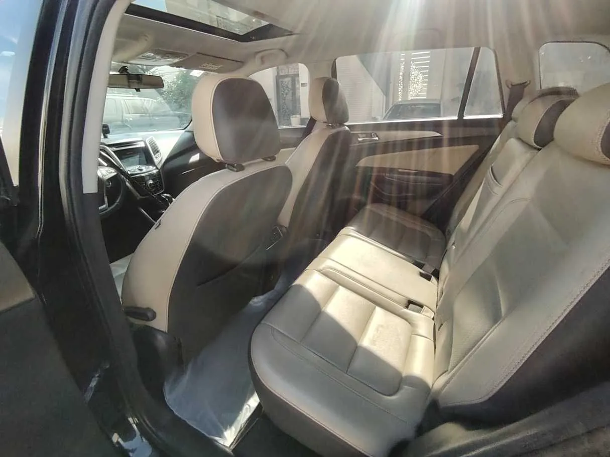 Car image 12