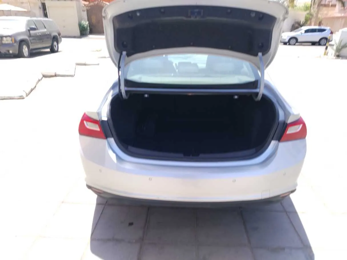 Car image 27