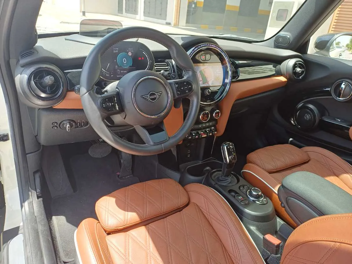 Car image 11