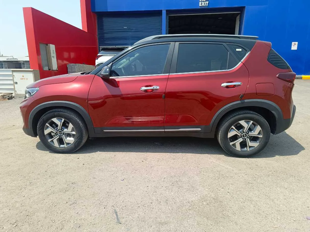 Car image 8