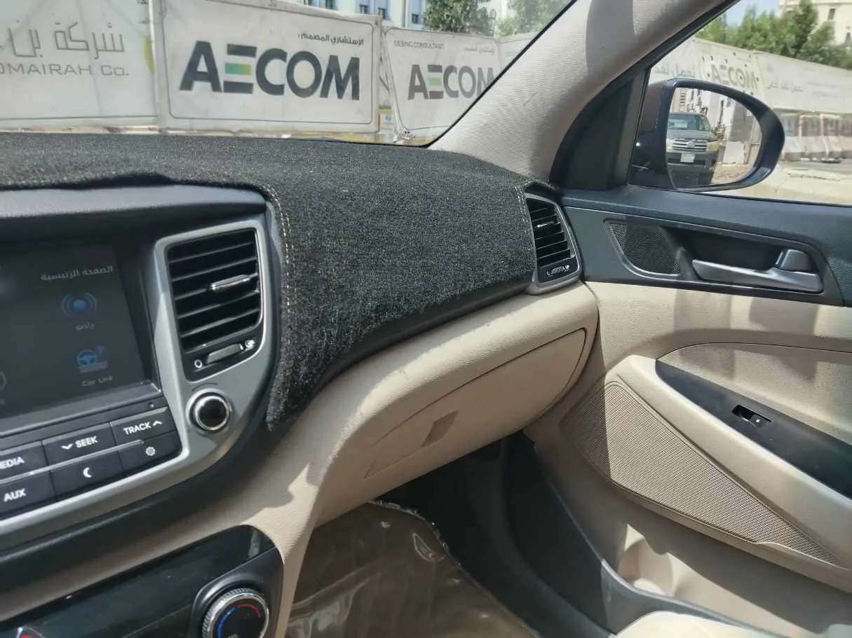 Car image 27