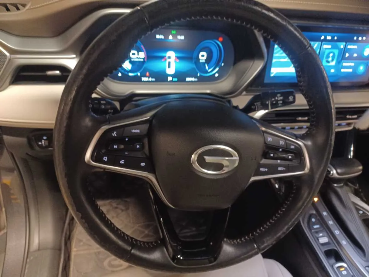 Car image 19