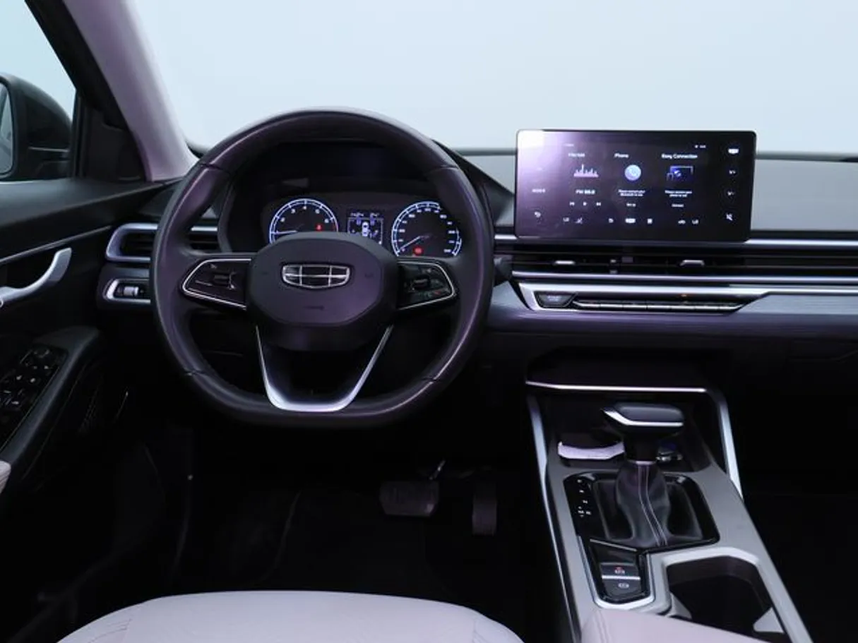 Car image 15
