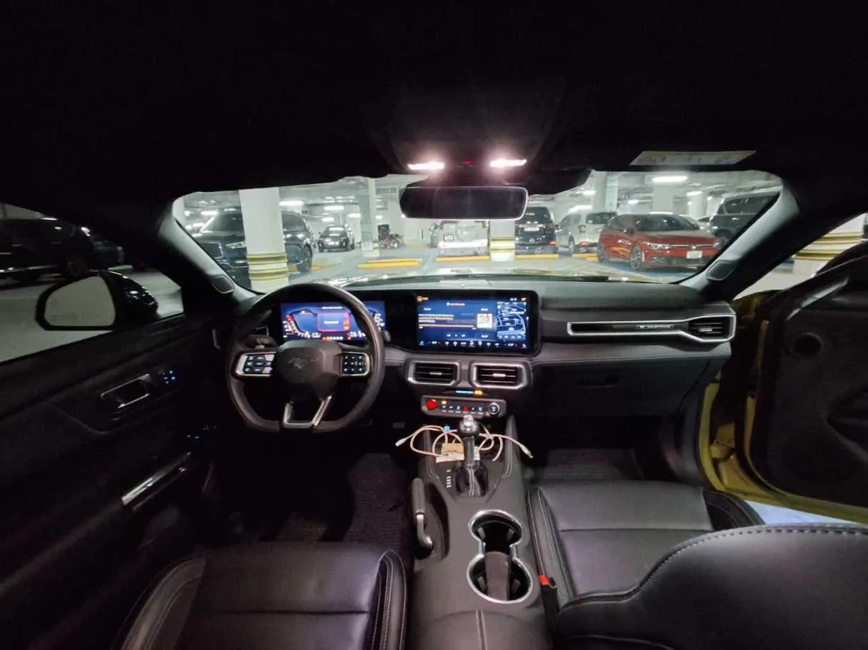 Car image 14