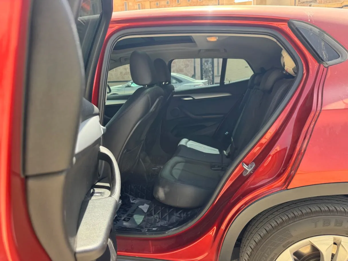 Car image 13