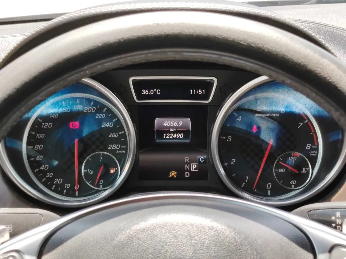 Car image 27