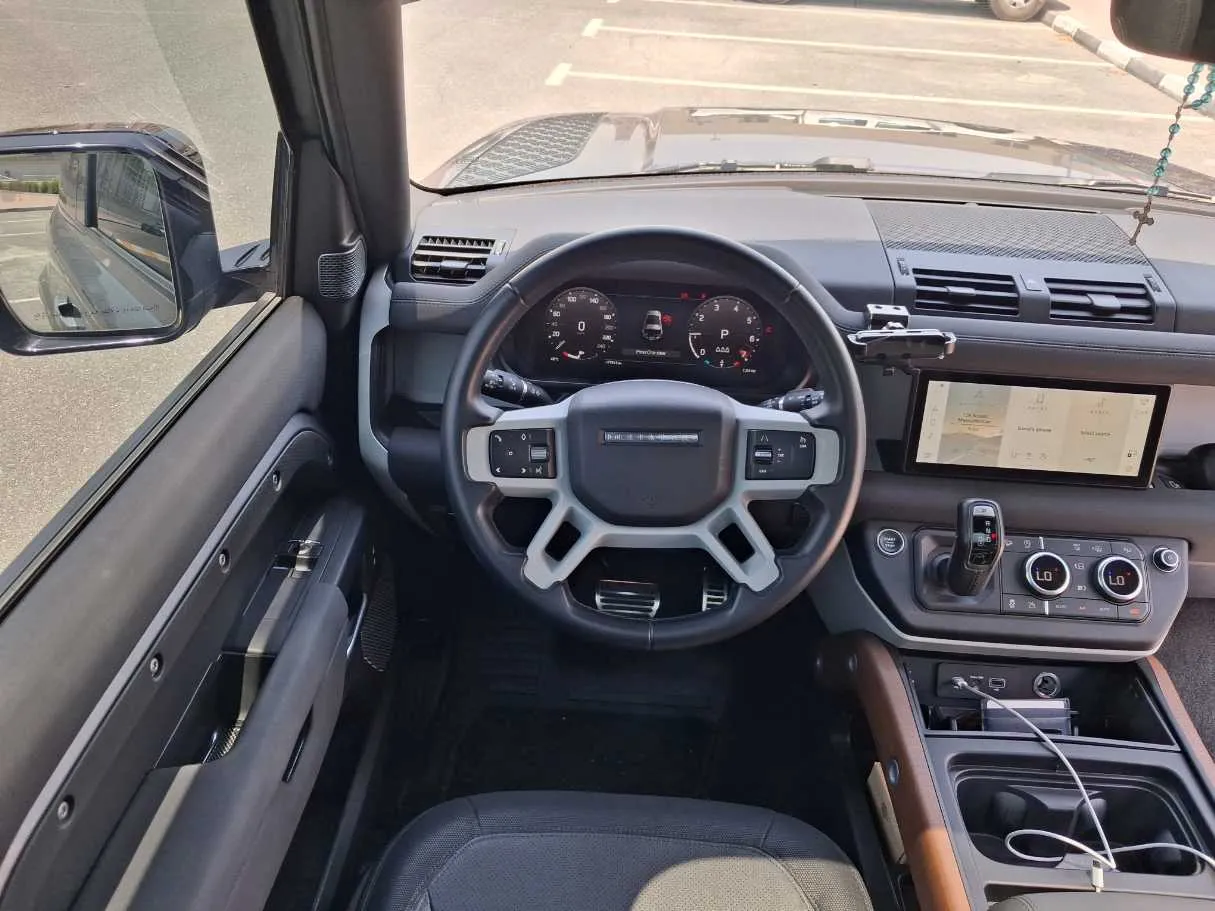 Car image 18