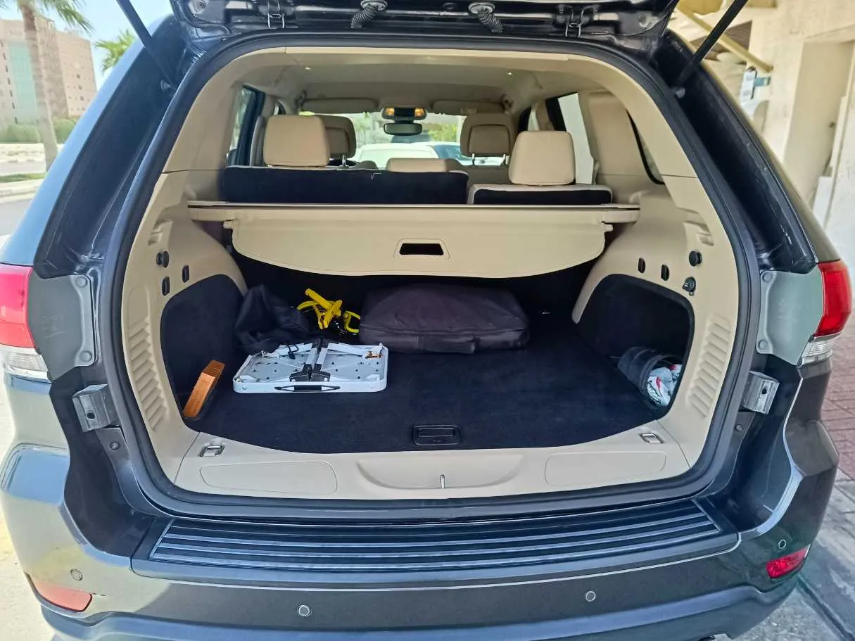 Car image 28