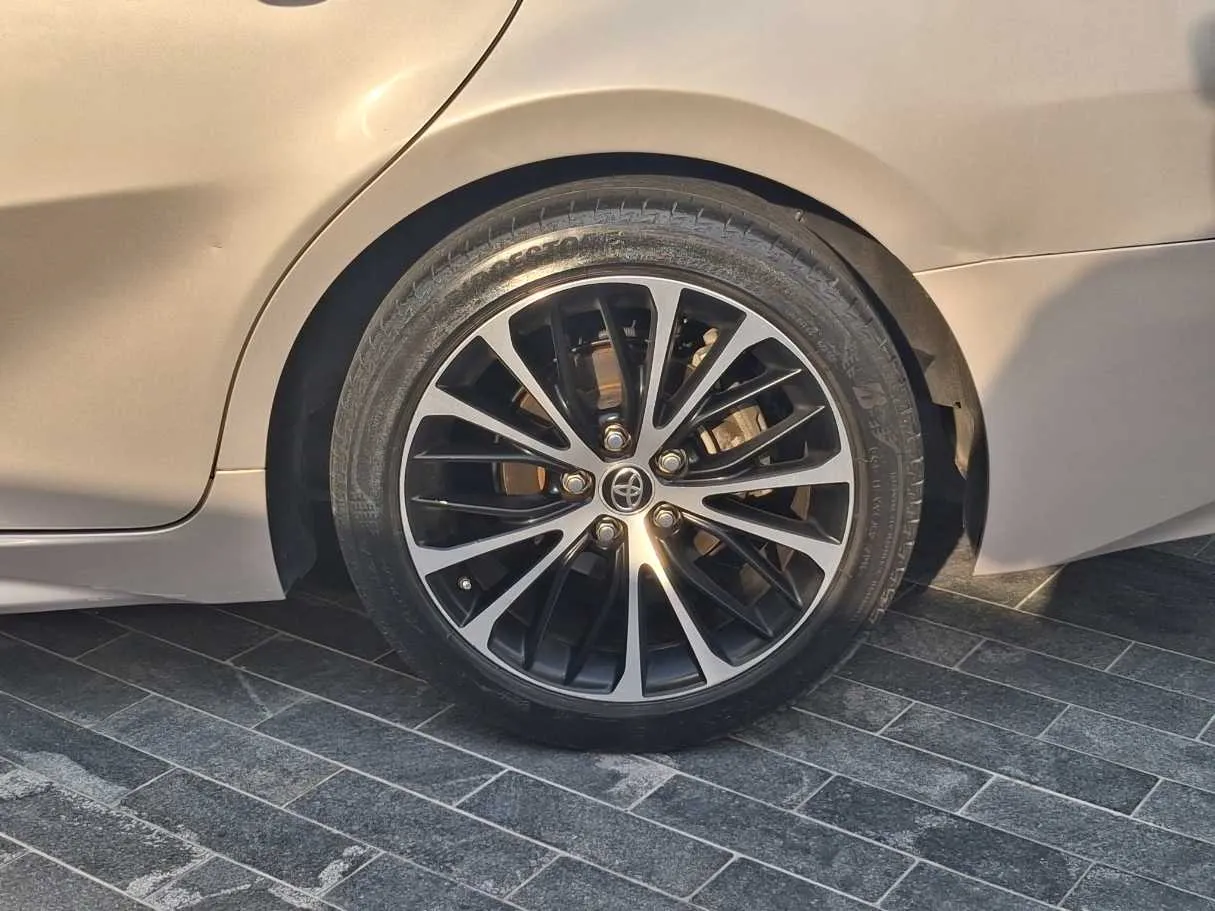 Car image 9