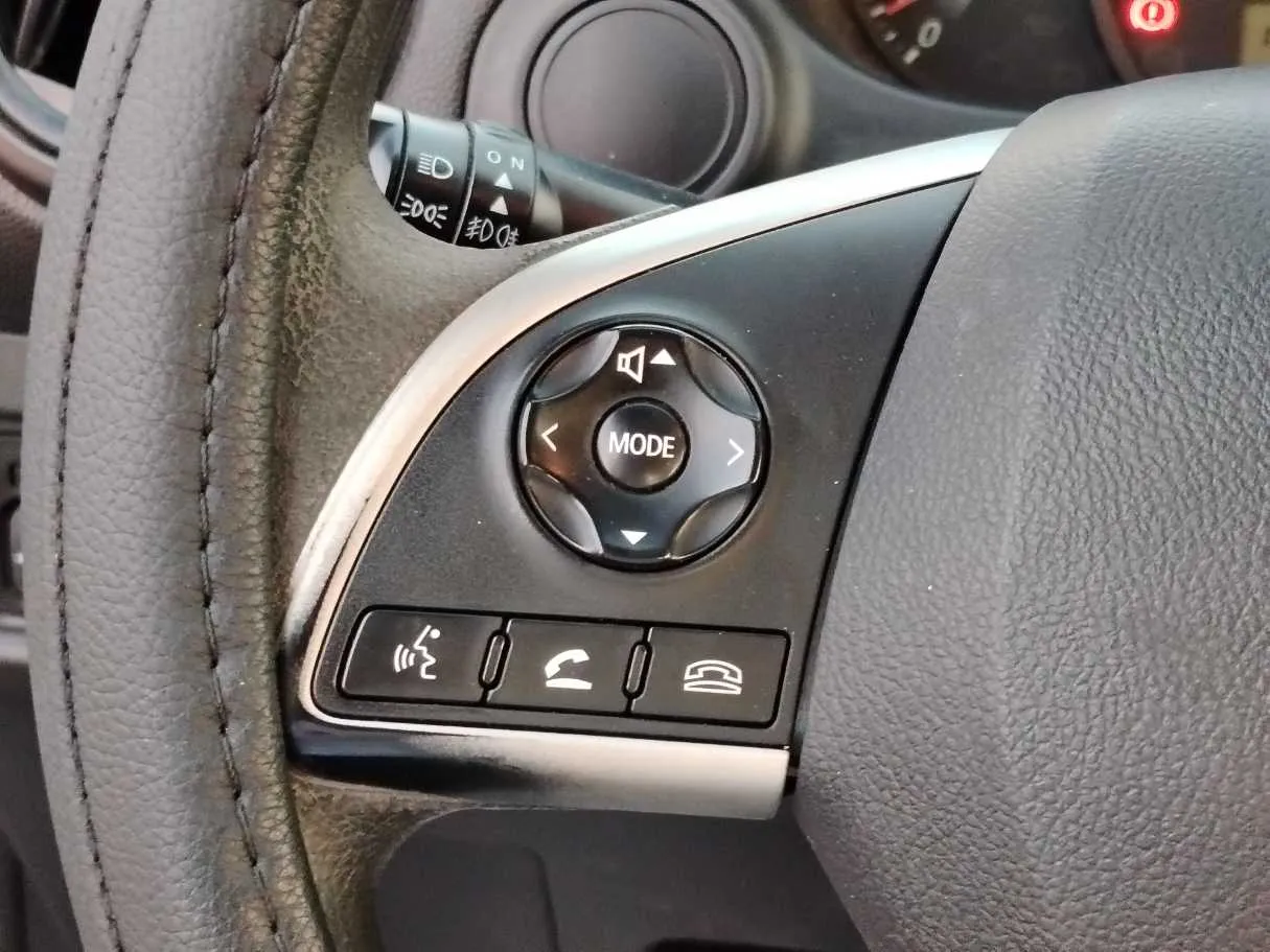 Car image 25