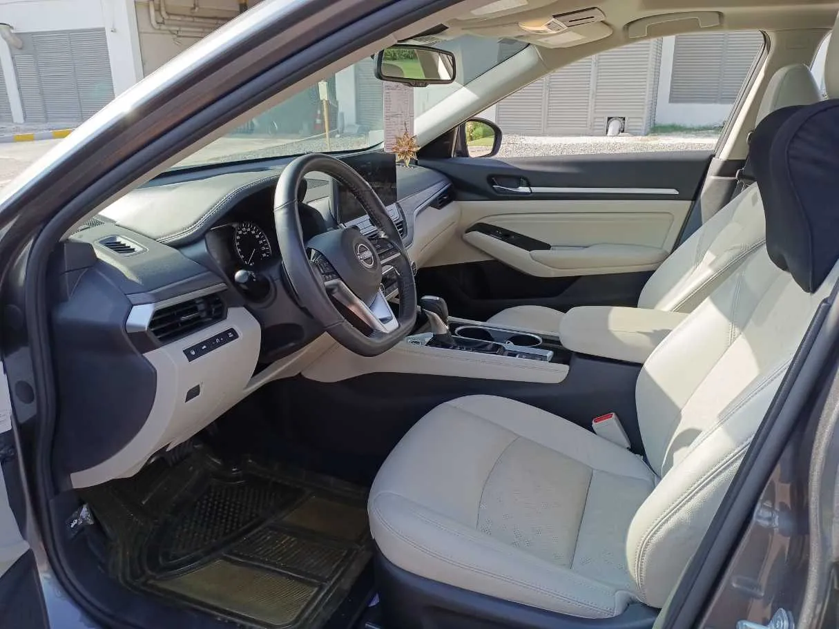 Car image 11