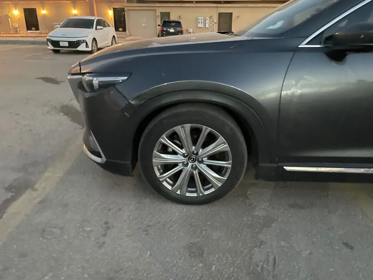 Car image 9
