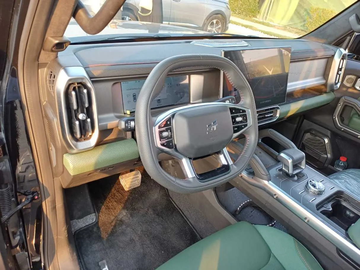 Car image 11