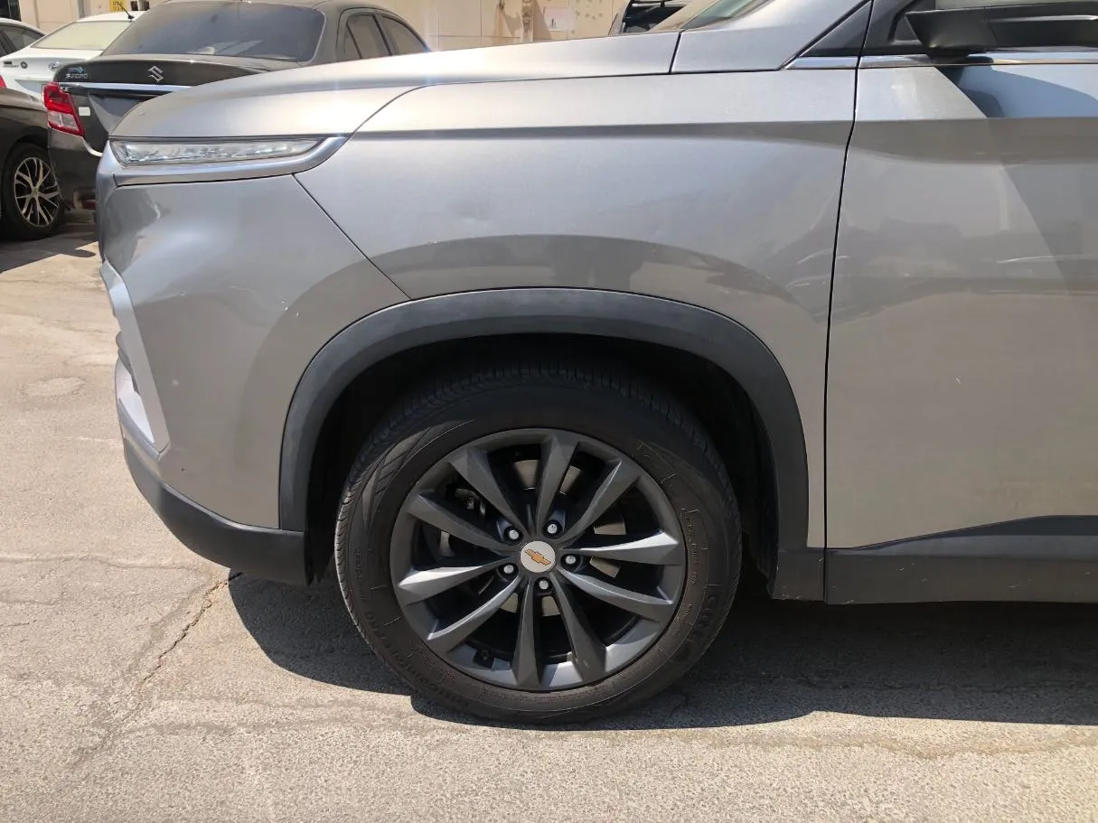Car image 9