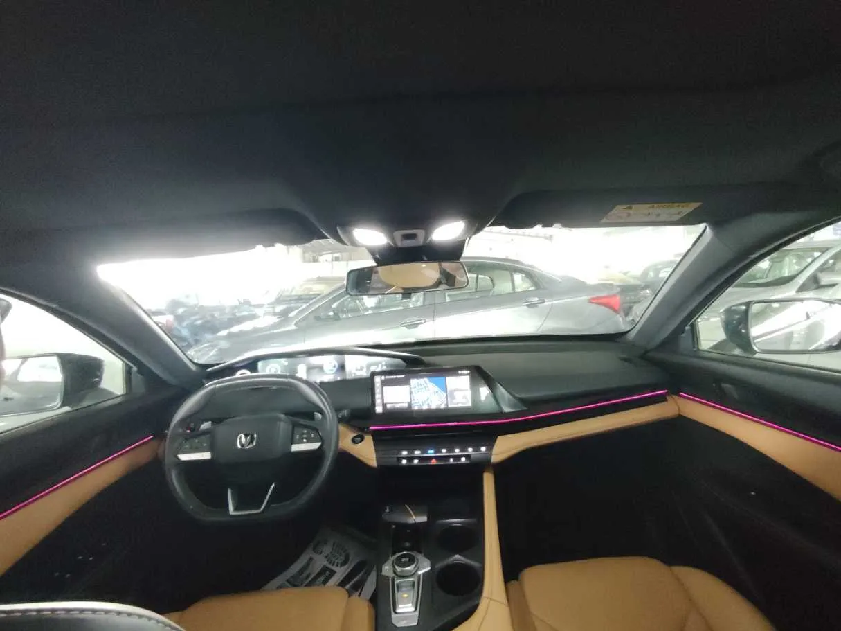 Car image 18