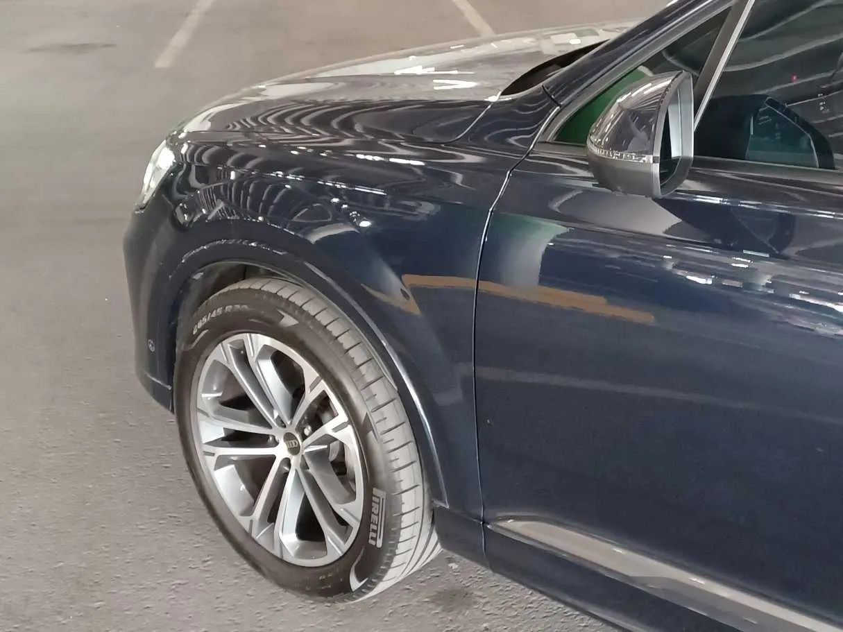 Car image 9