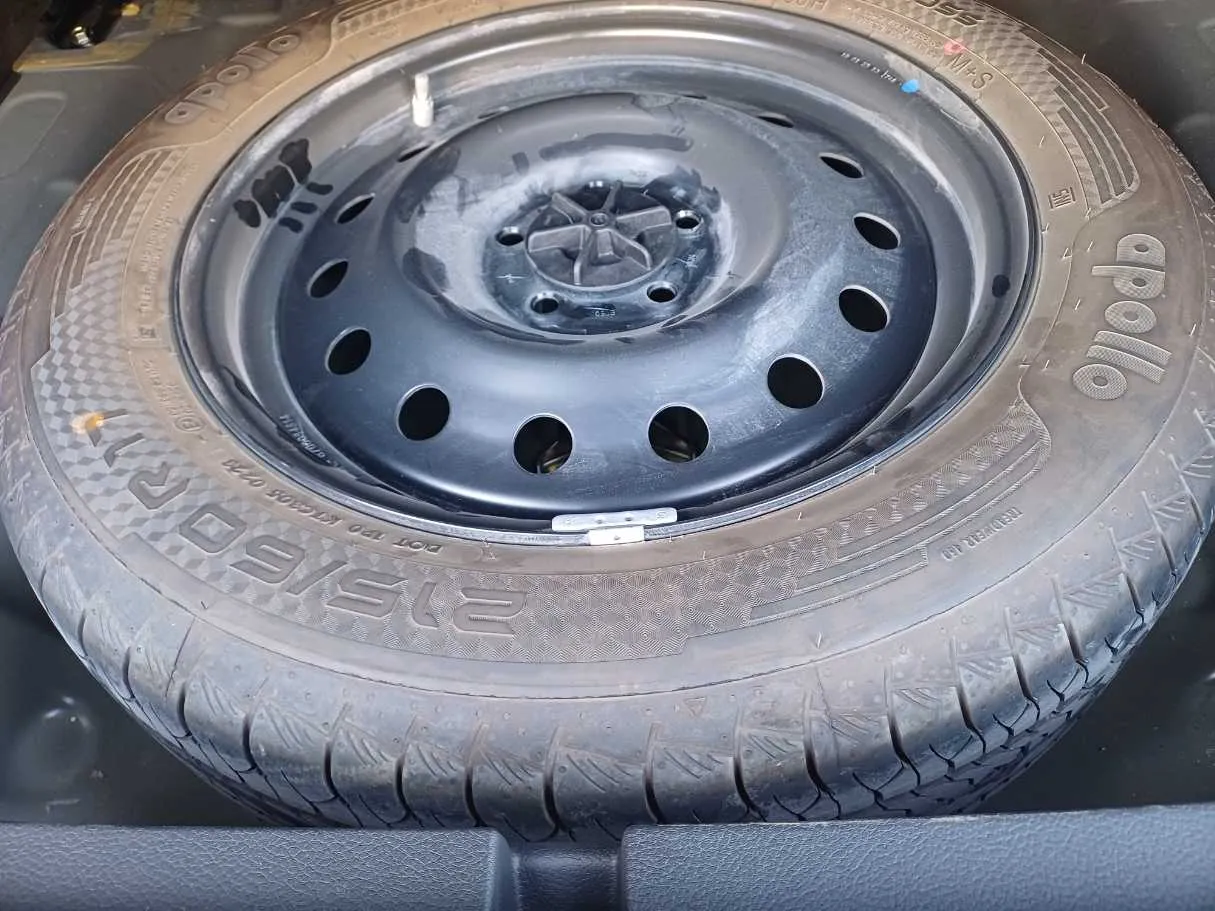 Car image 20