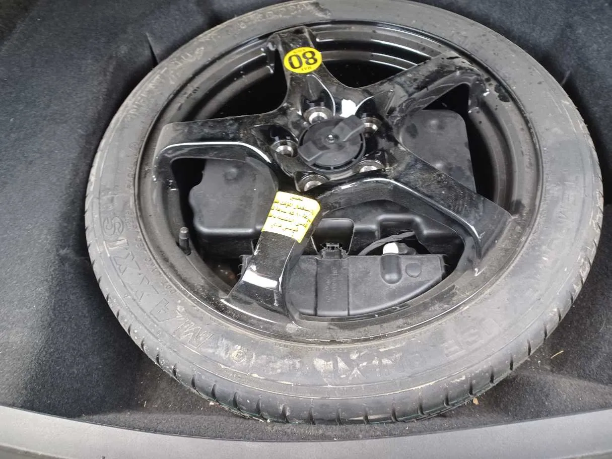 Car image 26