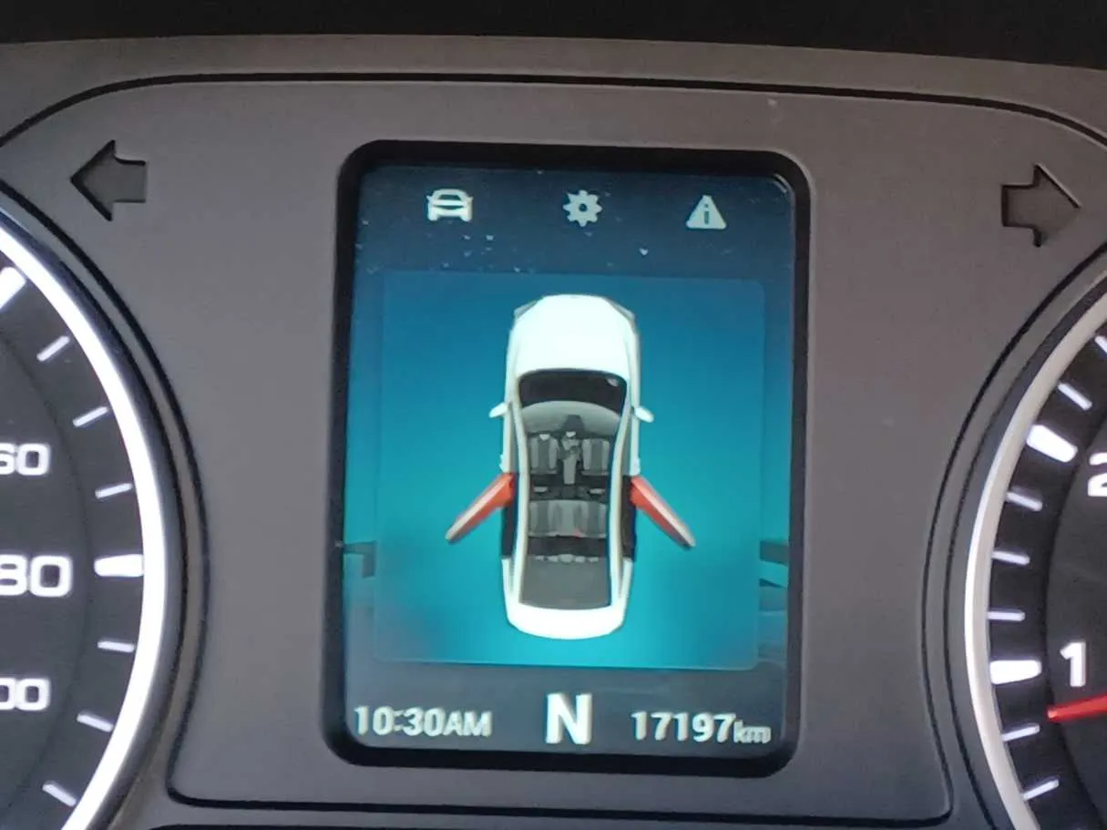 Car image 18