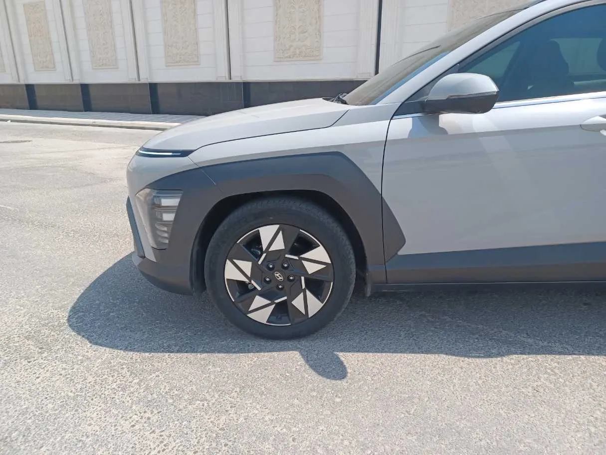 Car image 9