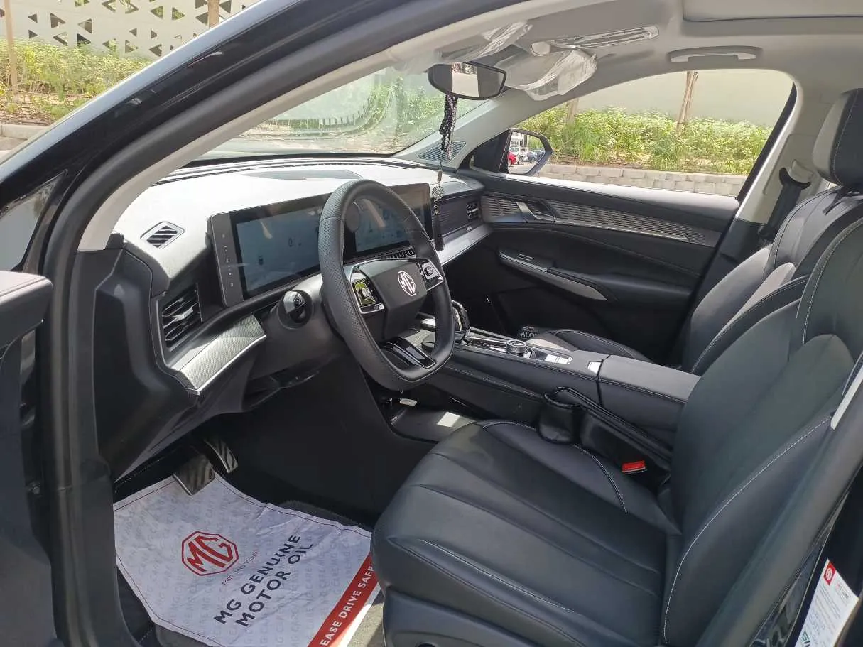 Car image 11