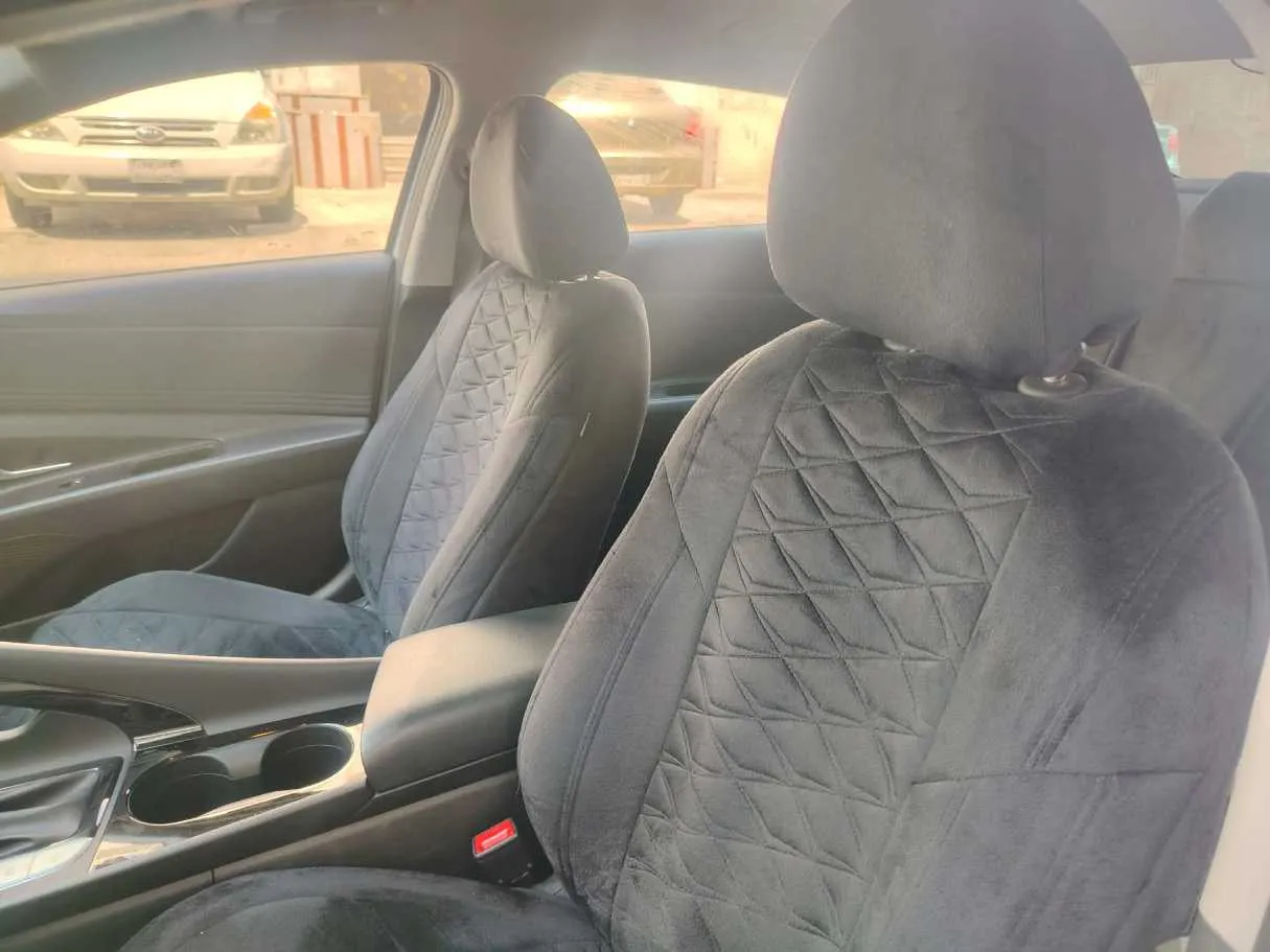 Car image 30