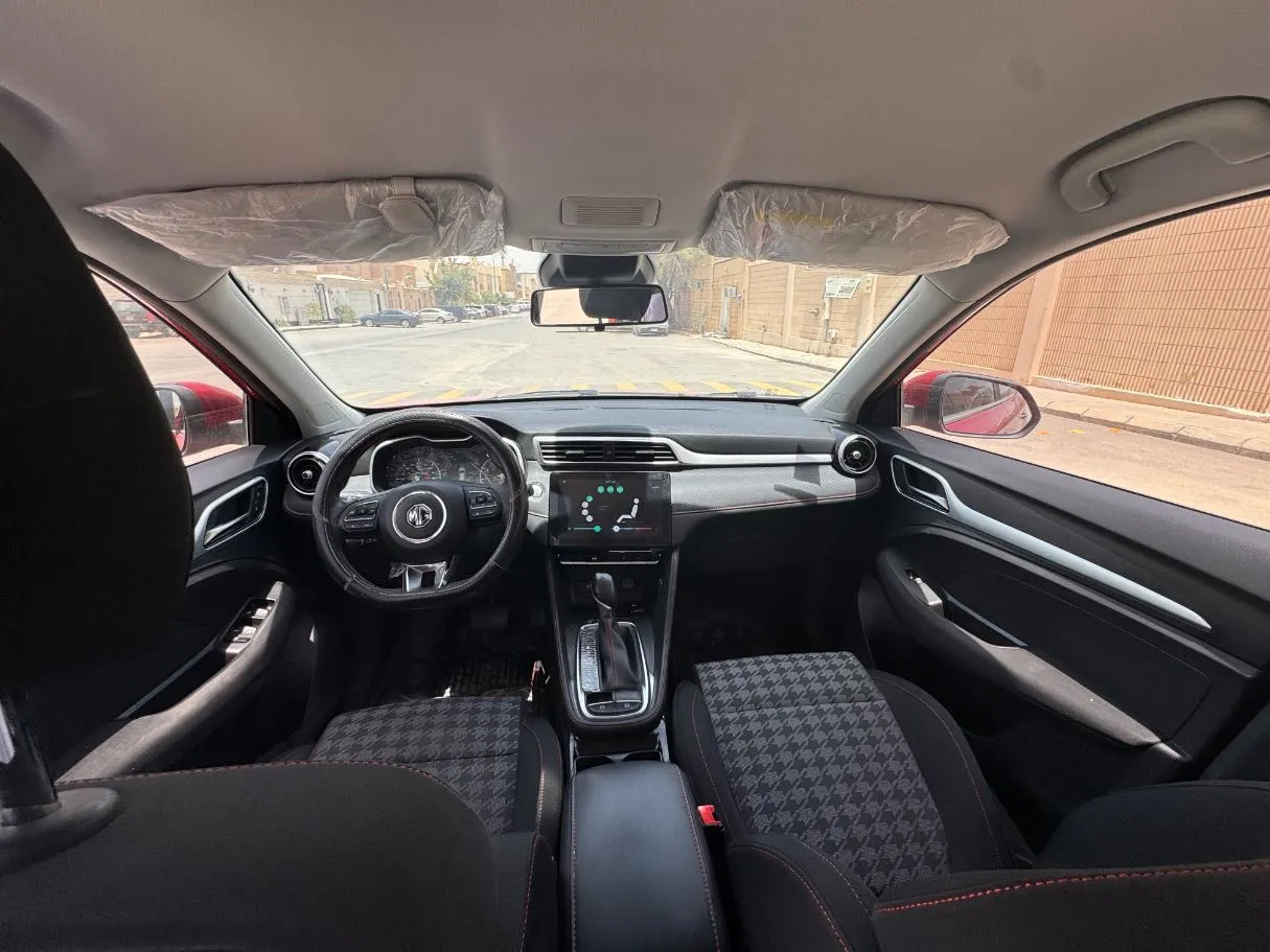 Car image 14