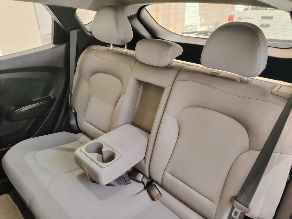 Car image 15