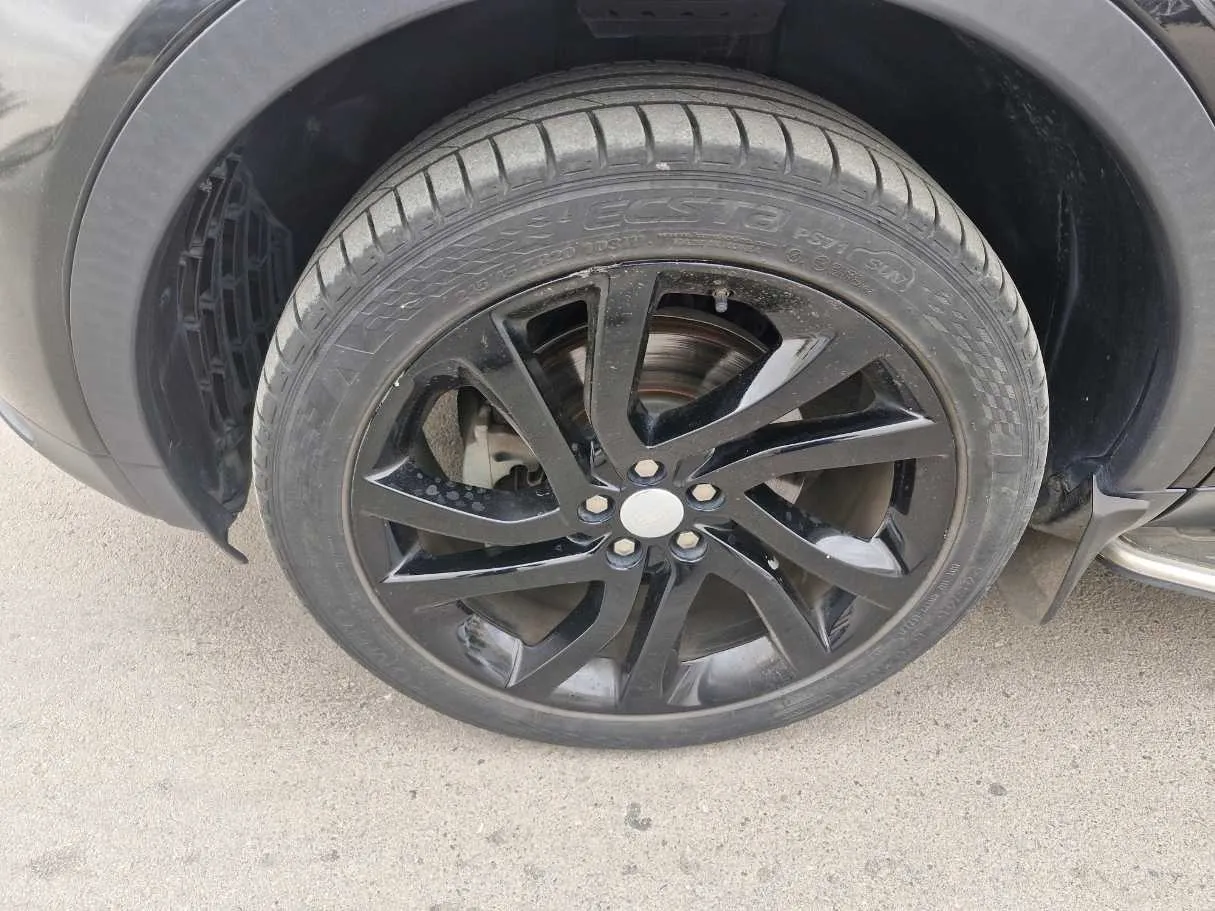 Car image 10