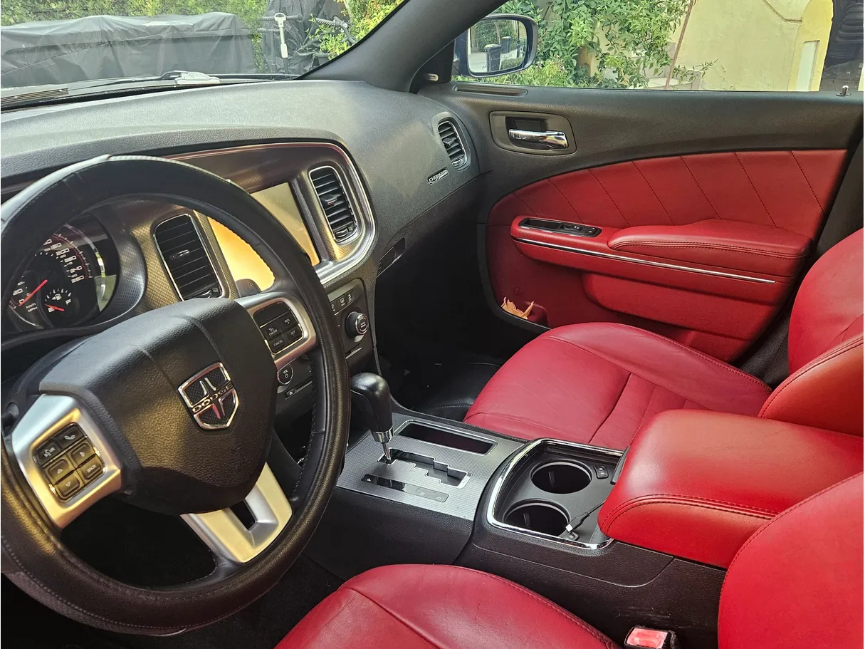 Car image 11
