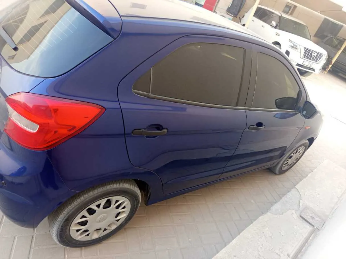 Car image 4