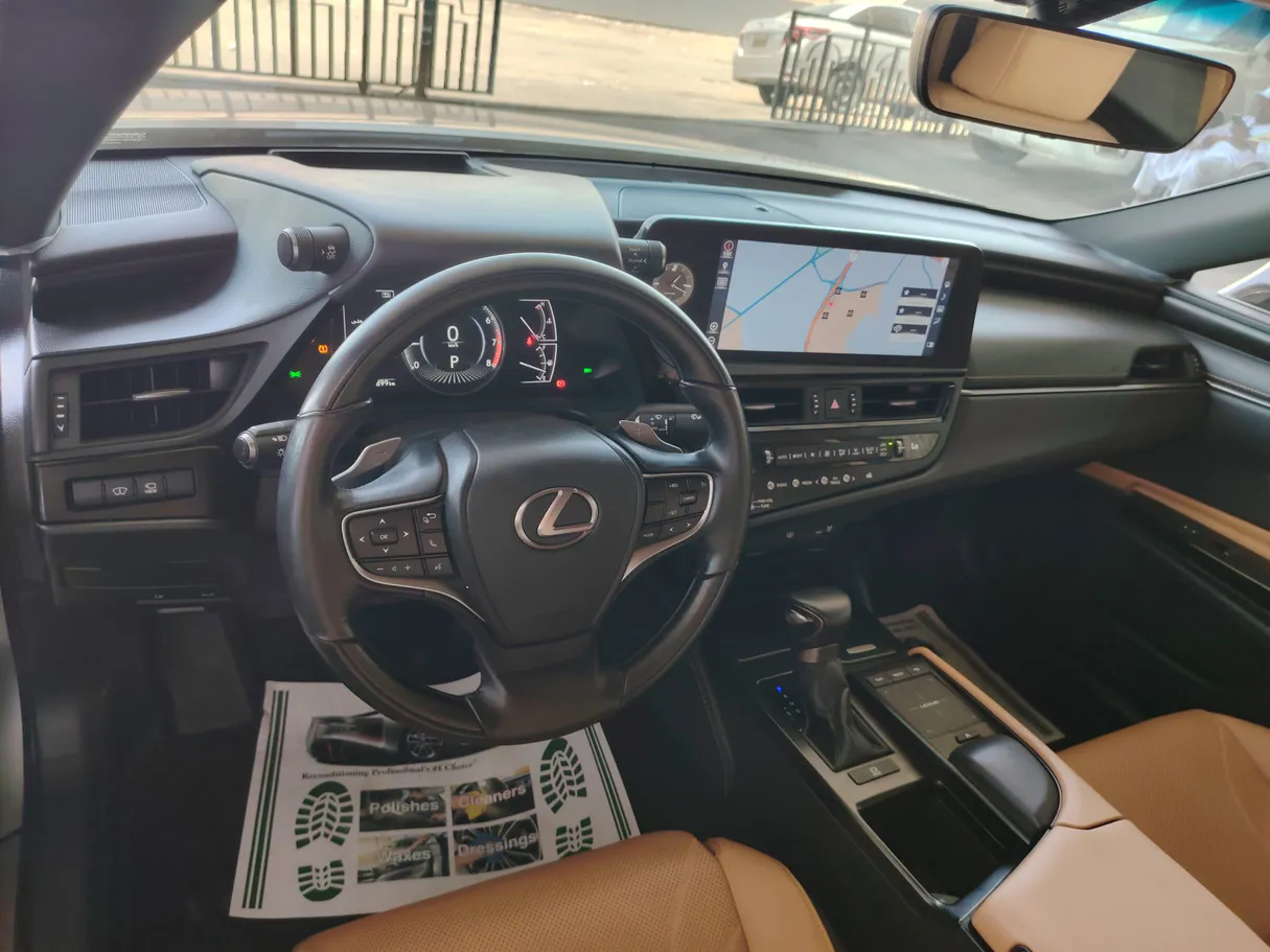 Car image 17