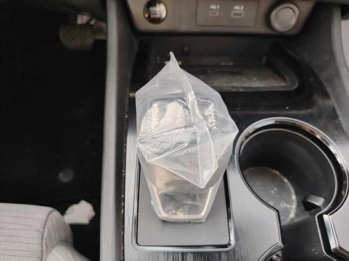 Car image 18