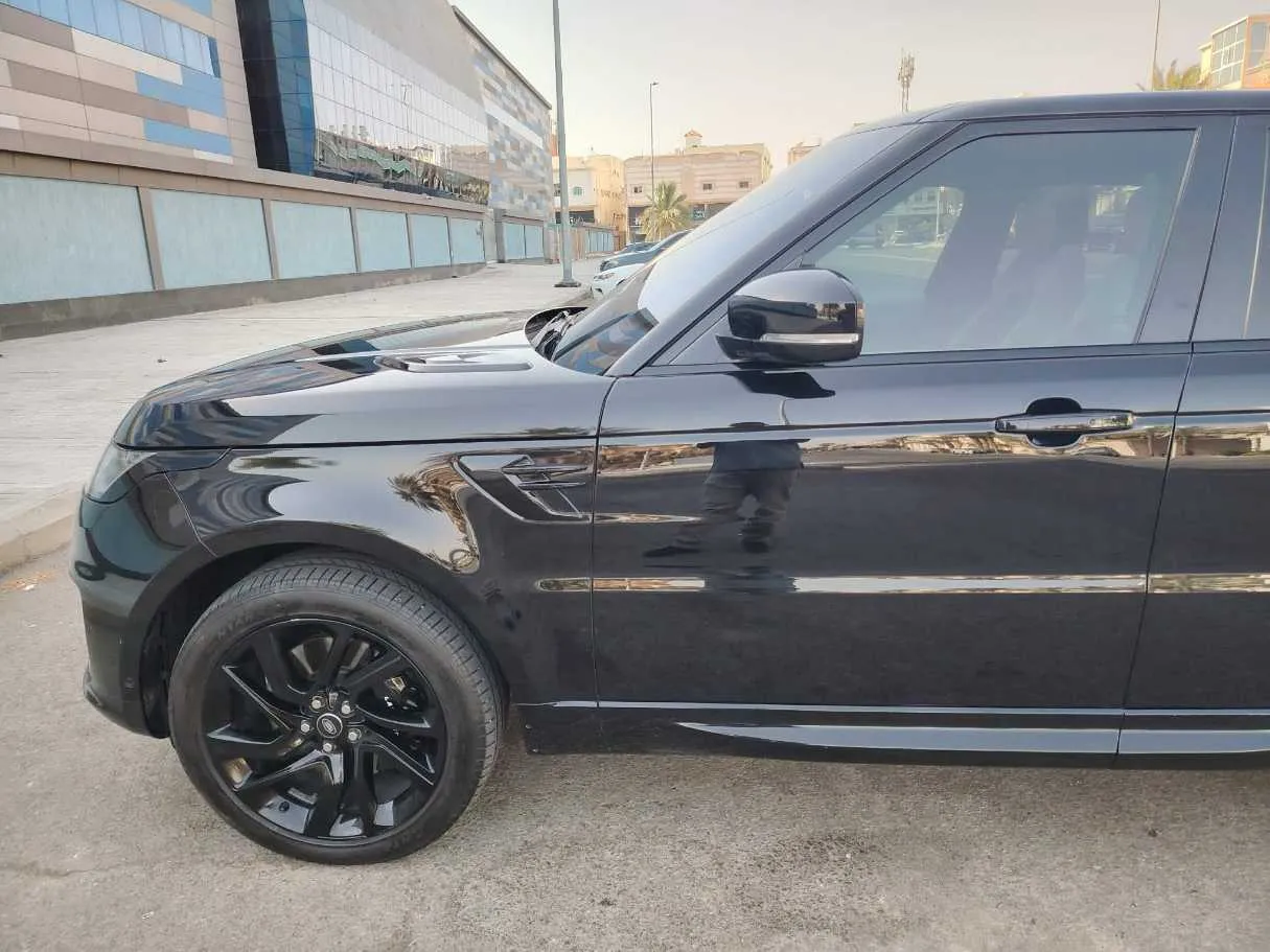 Car image 9