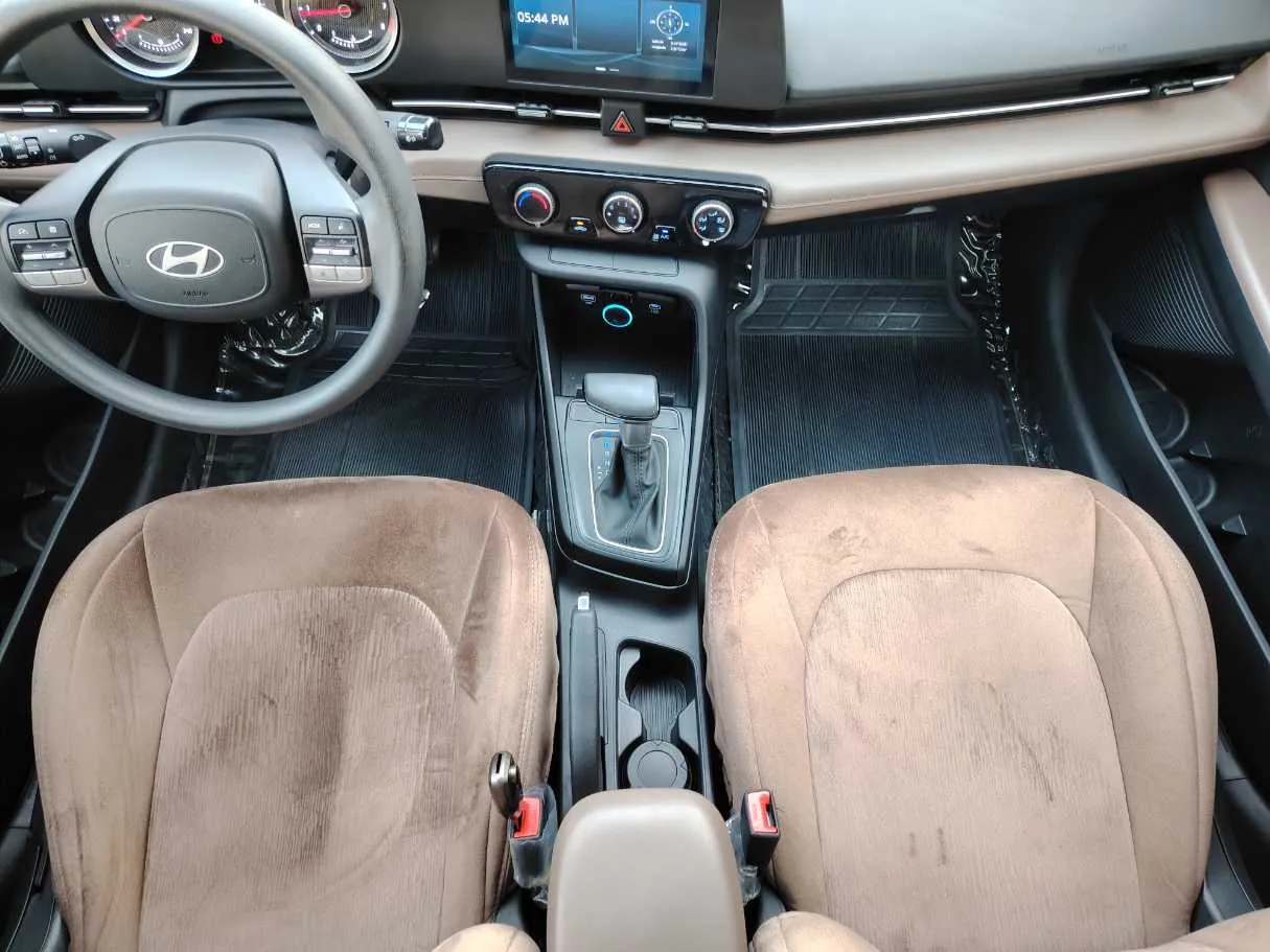 Car image 18